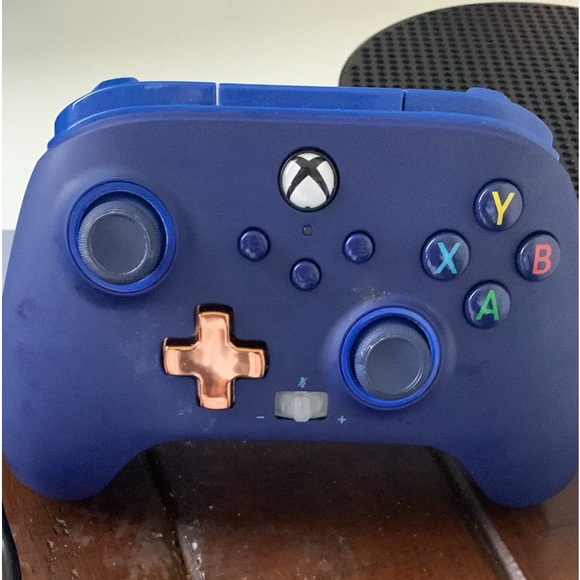 Xbox series S and one controller
